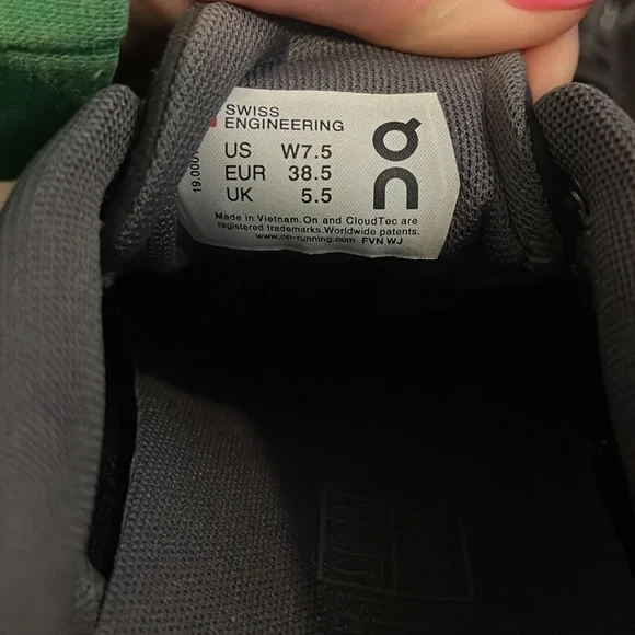 On RUNNING - Picture 3 of 4